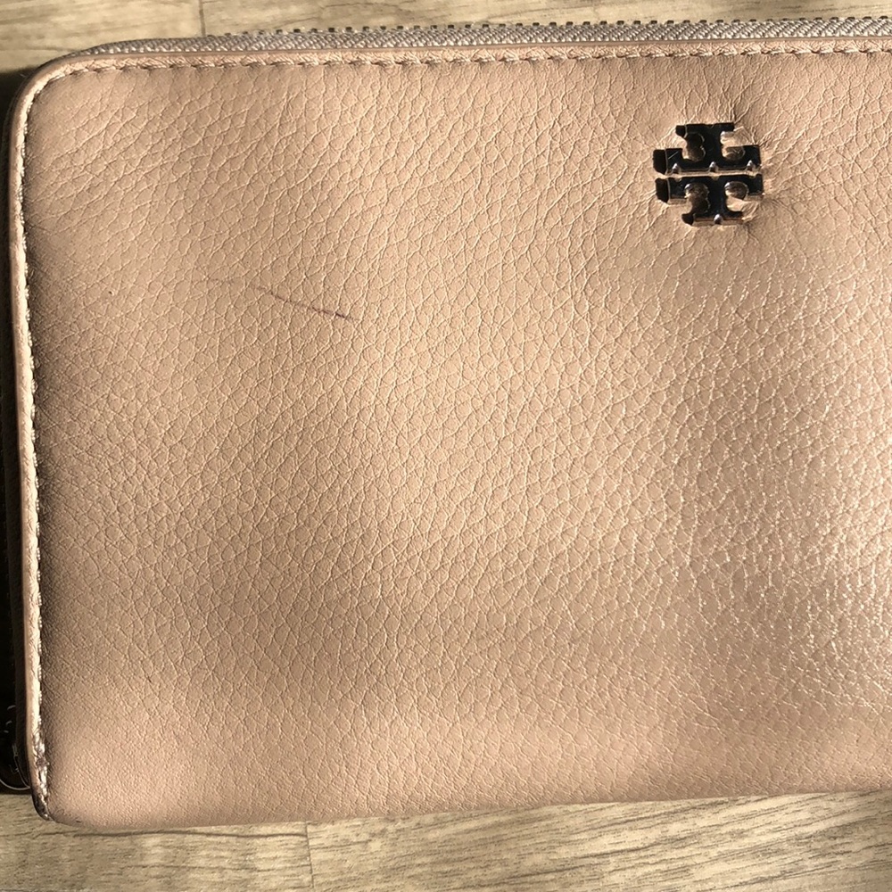 Tory Burch Wallet π - Picture 2 of 8